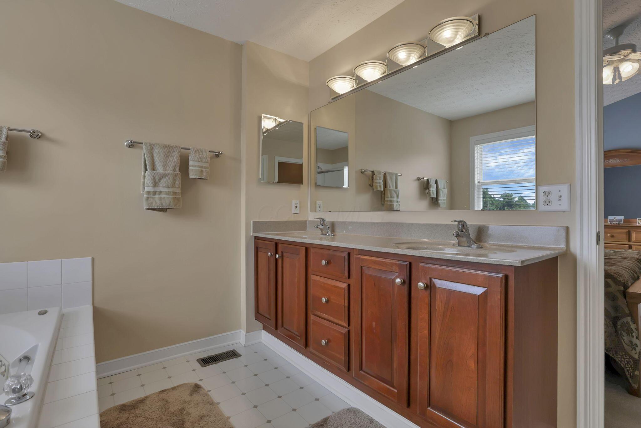 New Albany, Ohio 43054, United States, 4 Bedrooms Bedrooms, ,3 BathroomsBathrooms,Residential,Active,166049