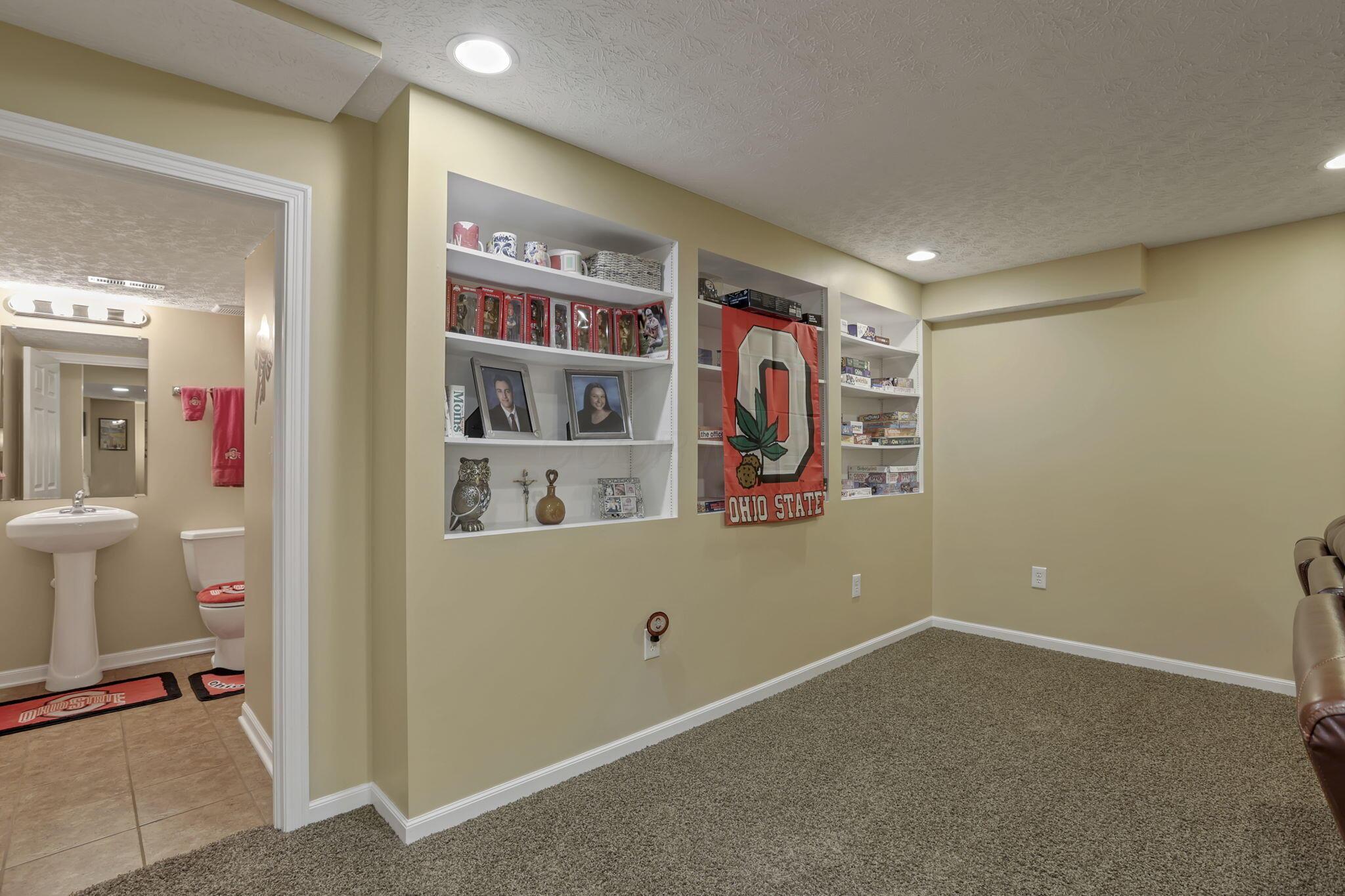 New Albany, Ohio 43054, United States, 4 Bedrooms Bedrooms, ,3 BathroomsBathrooms,Residential,Active,166049