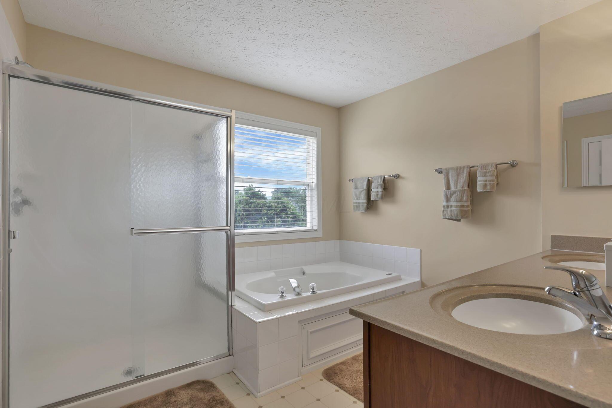 New Albany, Ohio 43054, United States, 4 Bedrooms Bedrooms, ,3 BathroomsBathrooms,Residential,Active,166049