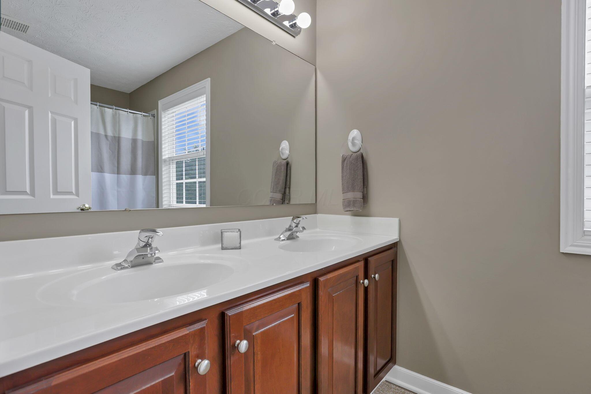 New Albany, Ohio 43054, United States, 4 Bedrooms Bedrooms, ,3 BathroomsBathrooms,Residential,Active,166049