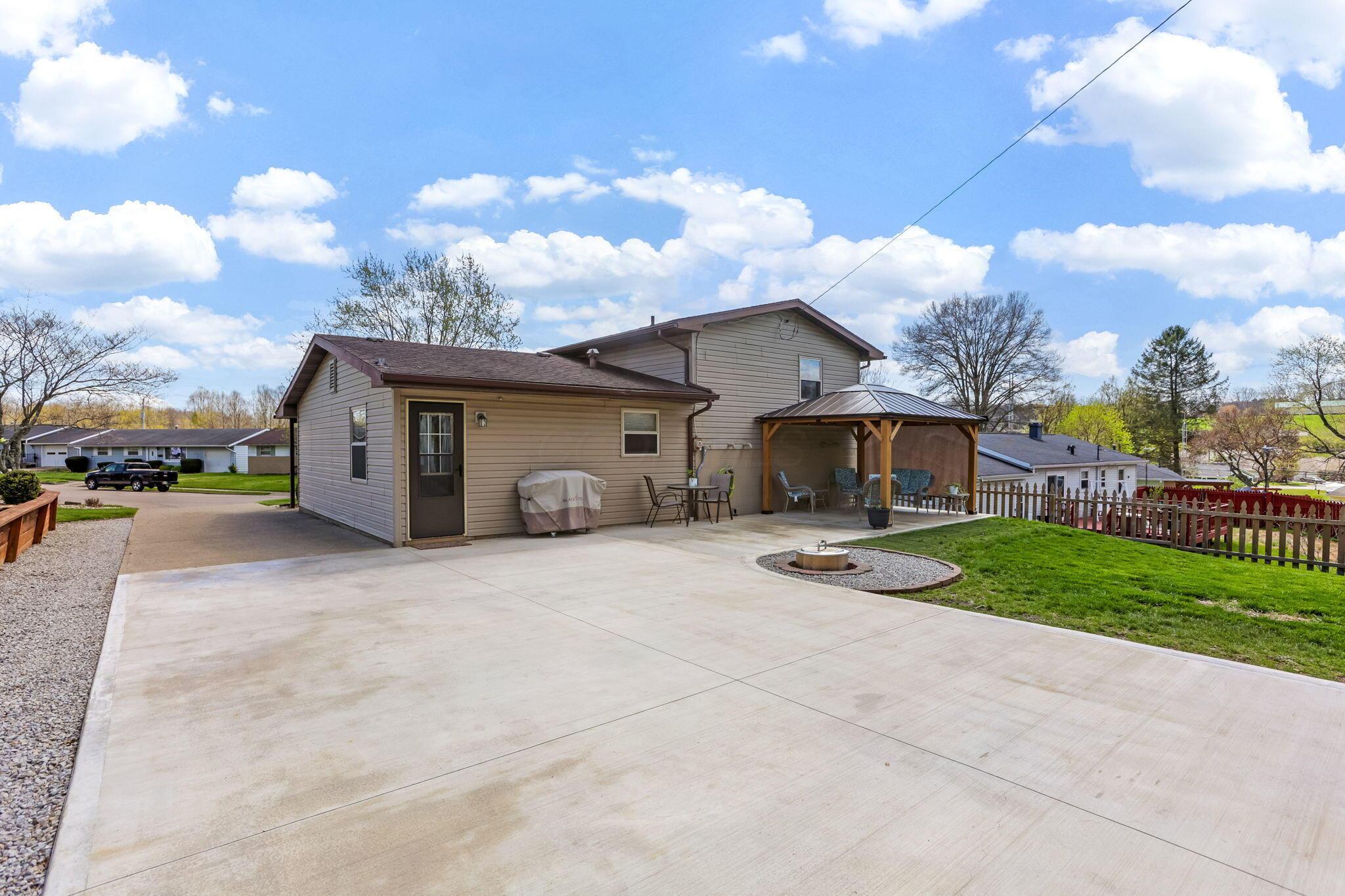 949 Betty Avenue, Logan, Ohio image 43