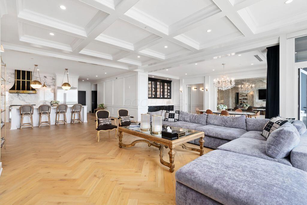 250 W Spring Street 1114