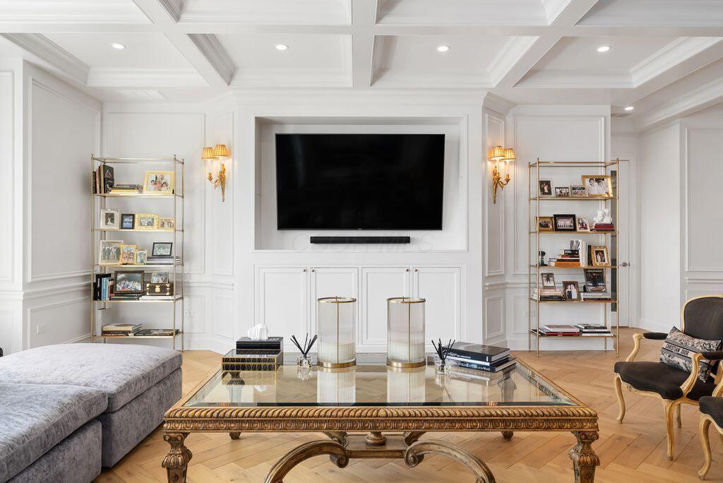 250 W Spring Street 1114