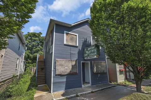 Photo of 554 E Whittier Street 554 #554, Columbus, OH 43206 (MLS # 226011283)