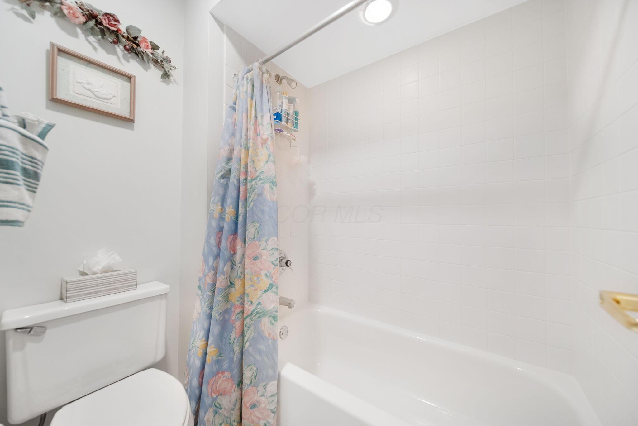 6180 Storm Haven Court, Lewis Center, Ohio image 33