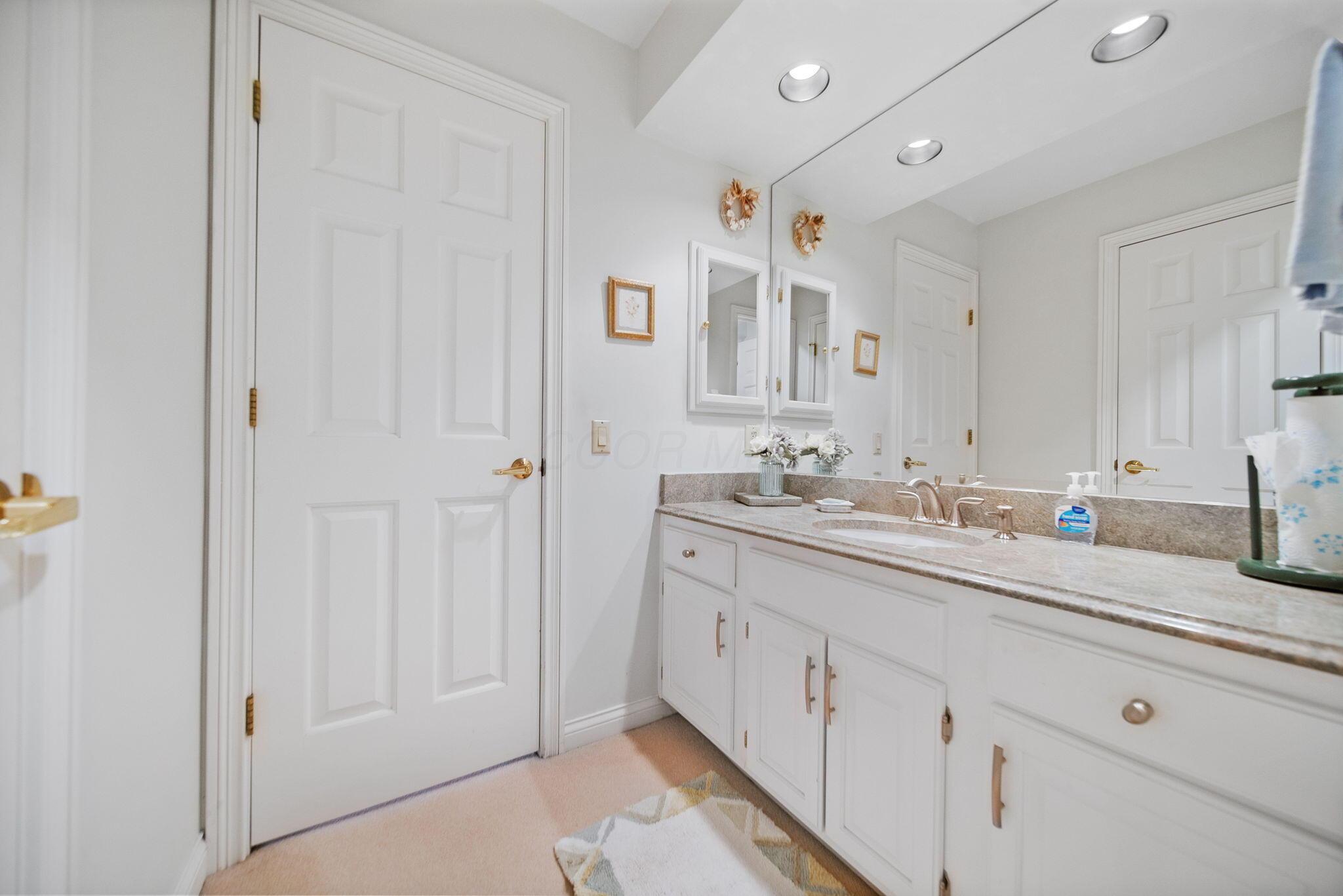 6180 Storm Haven Court, Lewis Center, Ohio image 32