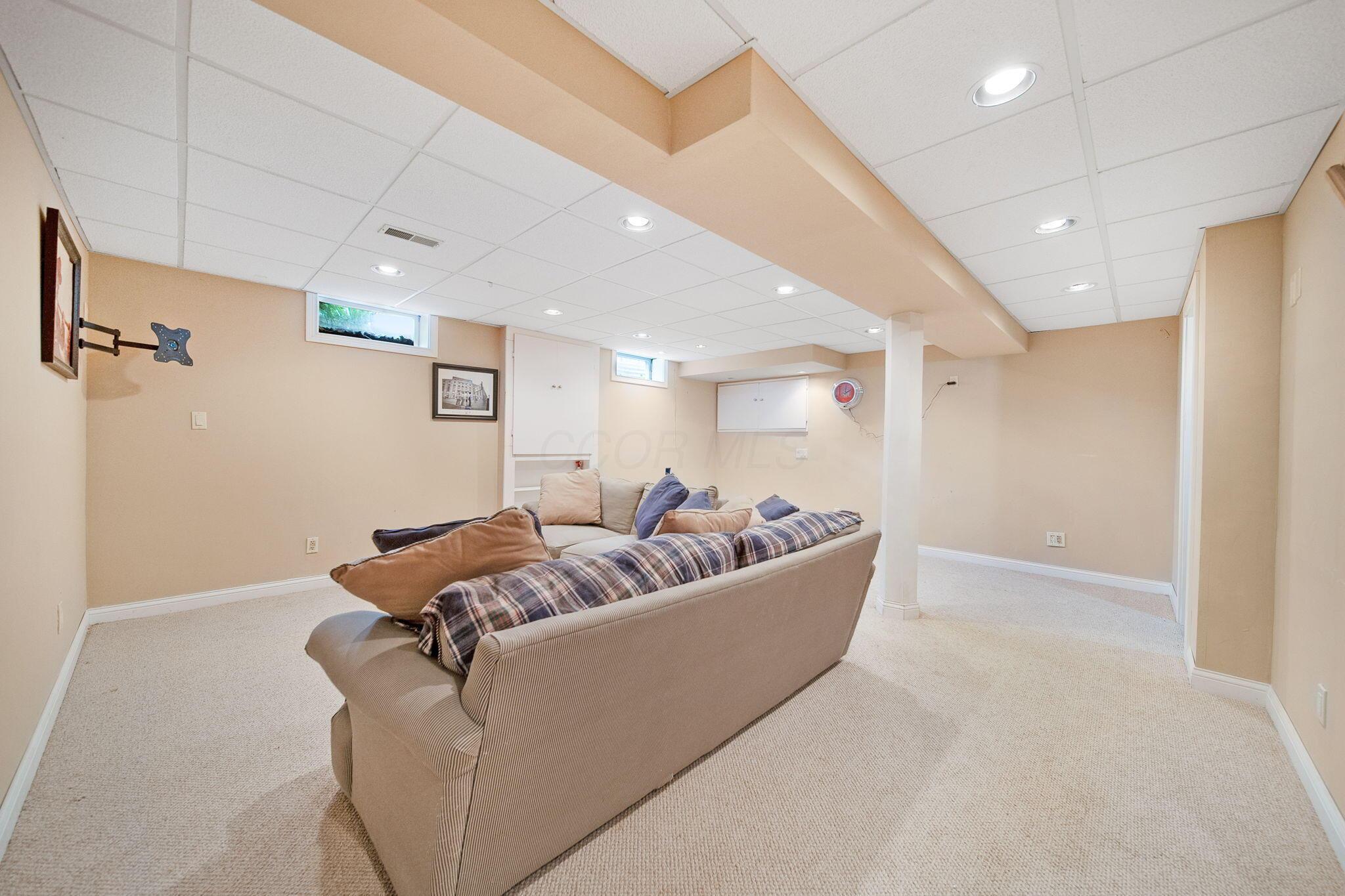 6180 Storm Haven Court, Lewis Center, Ohio image 36