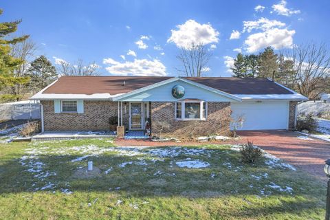 Photo of 5530 S Pitchin Road, Springfield, OH 45502 (MLS # 225045312)