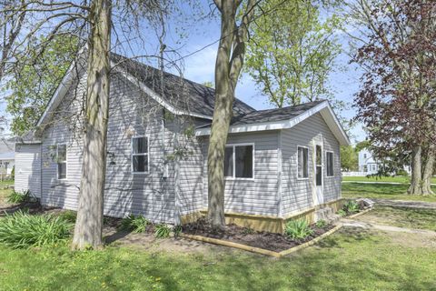 Photo of 506 Washington Street, Port Clinton, OH 43452 (MLS # 226013650)