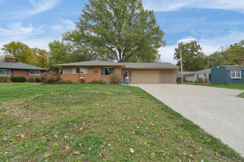 Photo of 5414 Vinewood Court, Columbus, OH 43229 (MLS # 225040275)