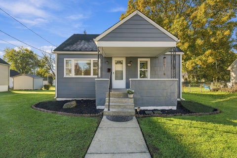 Photo of 33 W Postal Avenue, Newark, OH 43055 (MLS # 226039866)