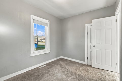 Tiny photo for 33 W Postal Avenue, Newark, OH 43055 (MLS # 226039866)