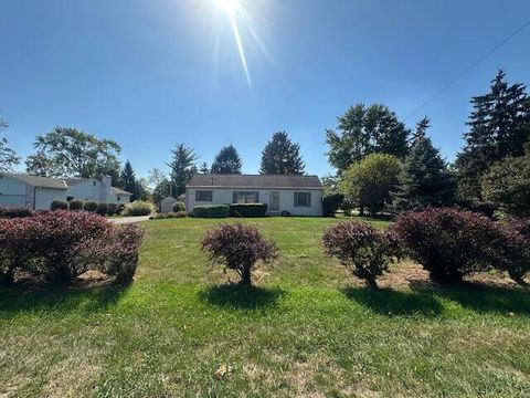 Photo of 1301 Old Henderson Road, Columbus, OH 43220 (MLS # 226000758)