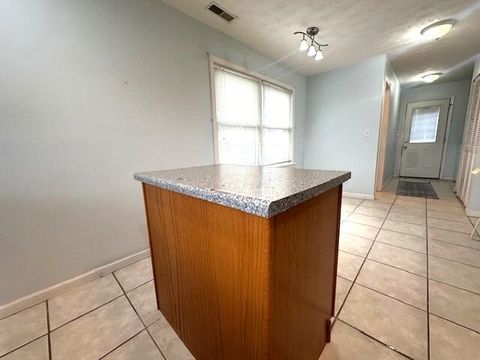 Tiny photo for 1301 Old Henderson Road, Columbus, OH 43220 (MLS # 226000758)