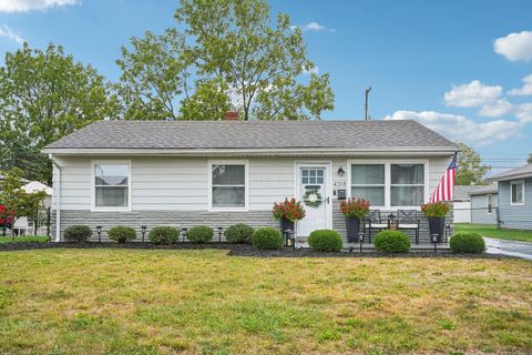 Photo of 4318 Maplegrove Drive, Grove City, OH 43123 (MLS # 225038155)