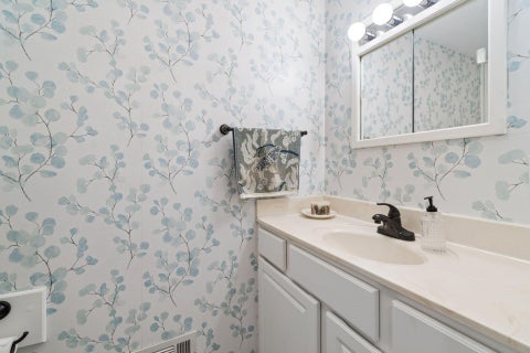 Tiny photo for 602 E Cooke Road, Columbus, OH 43214 (MLS # 226039359)