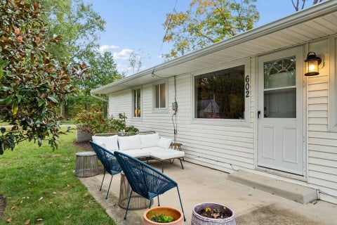 Tiny photo for 602 E Cooke Road, Columbus, OH 43214 (MLS # 226039359)