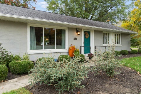 Tiny photo for 602 E Cooke Road, Columbus, OH 43214 (MLS # 226039359)