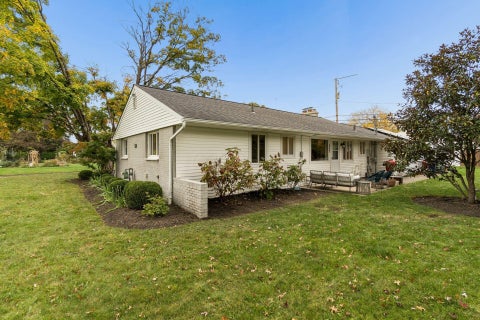 Tiny photo for 602 E Cooke Road, Columbus, OH 43214 (MLS # 226039359)