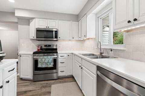 Tiny photo for 602 E Cooke Road, Columbus, OH 43214 (MLS # 226039359)