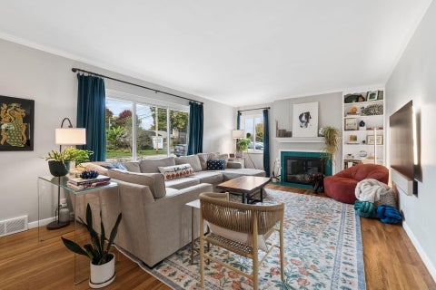 Tiny photo for 602 E Cooke Road, Columbus, OH 43214 (MLS # 226039359)