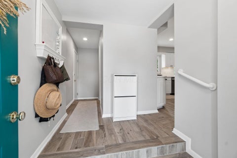 Tiny photo for 602 E Cooke Road, Columbus, OH 43214 (MLS # 226039359)