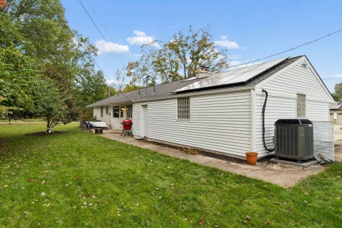 Tiny photo for 602 E Cooke Road, Columbus, OH 43214 (MLS # 226039359)