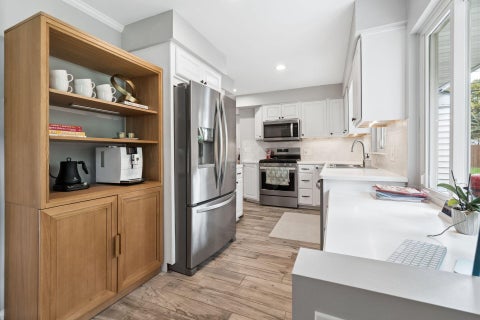 Tiny photo for 602 E Cooke Road, Columbus, OH 43214 (MLS # 226039359)