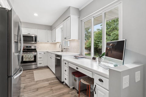 Tiny photo for 602 E Cooke Road, Columbus, OH 43214 (MLS # 226039359)