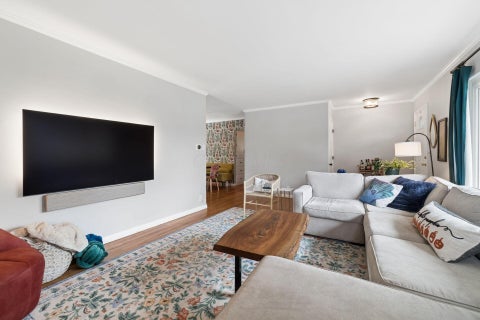Tiny photo for 602 E Cooke Road, Columbus, OH 43214 (MLS # 226039359)