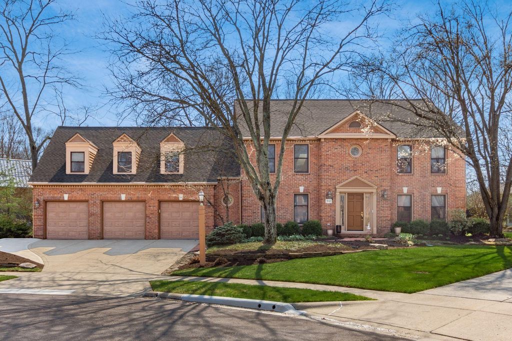 Photo of 941 Robbins Way, Worthington, OH 43085 (MLS # 226009307)
