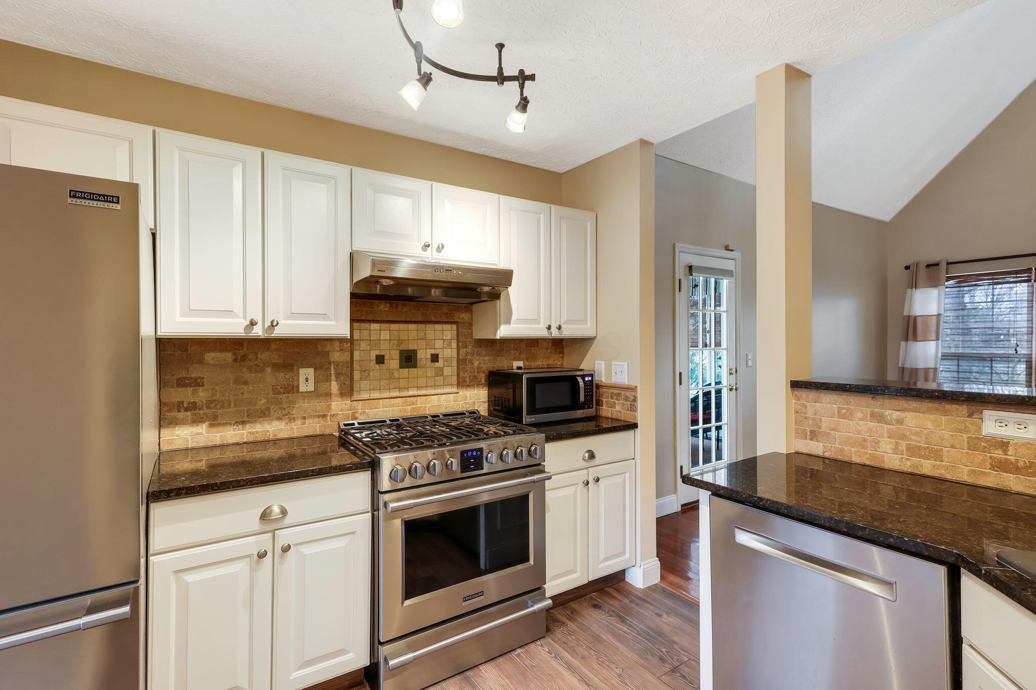 8442 Lazelle Village Drive, Lewis Center, Ohio image 10