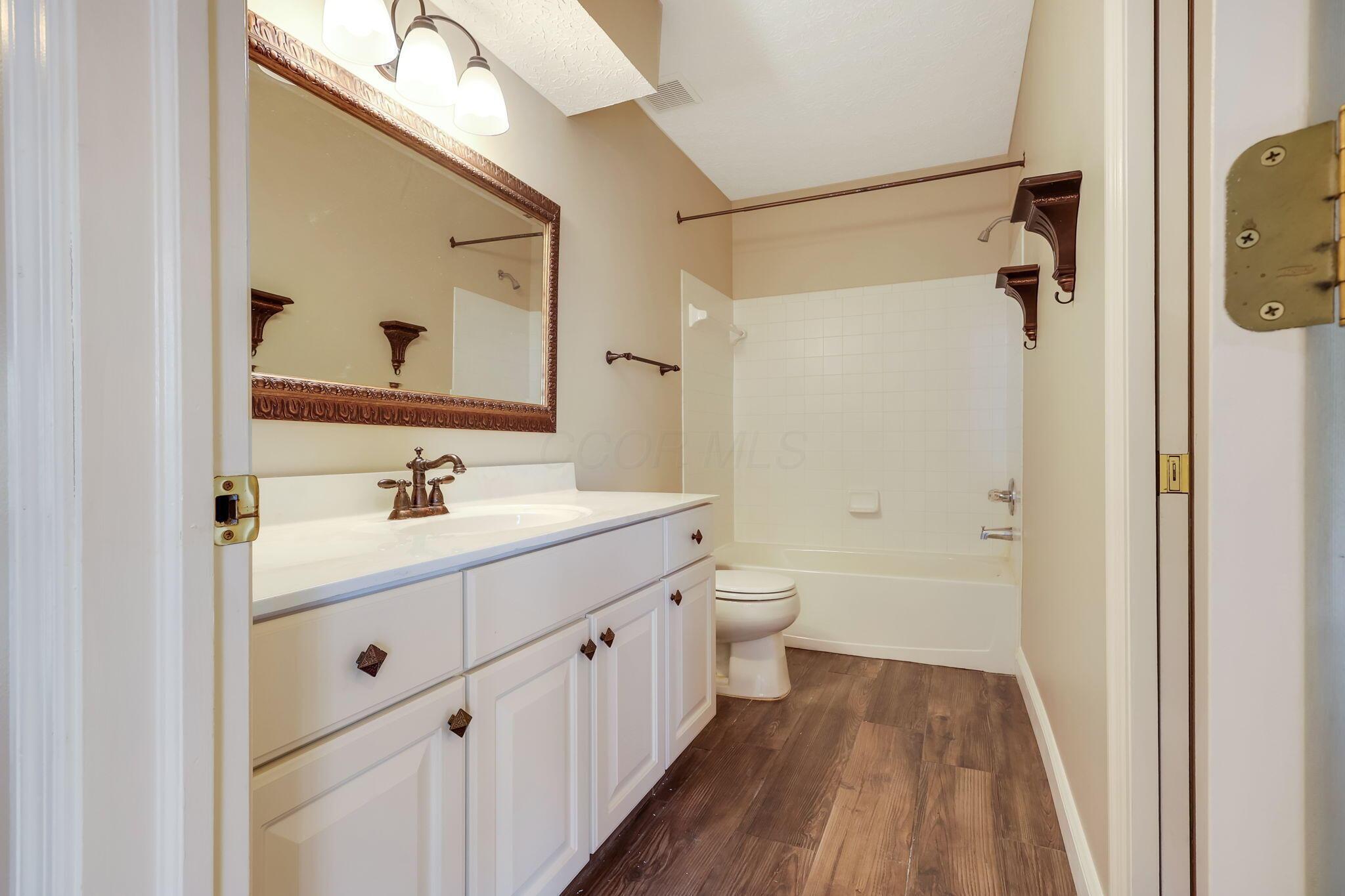 8442 Lazelle Village Drive, Lewis Center, Ohio image 20