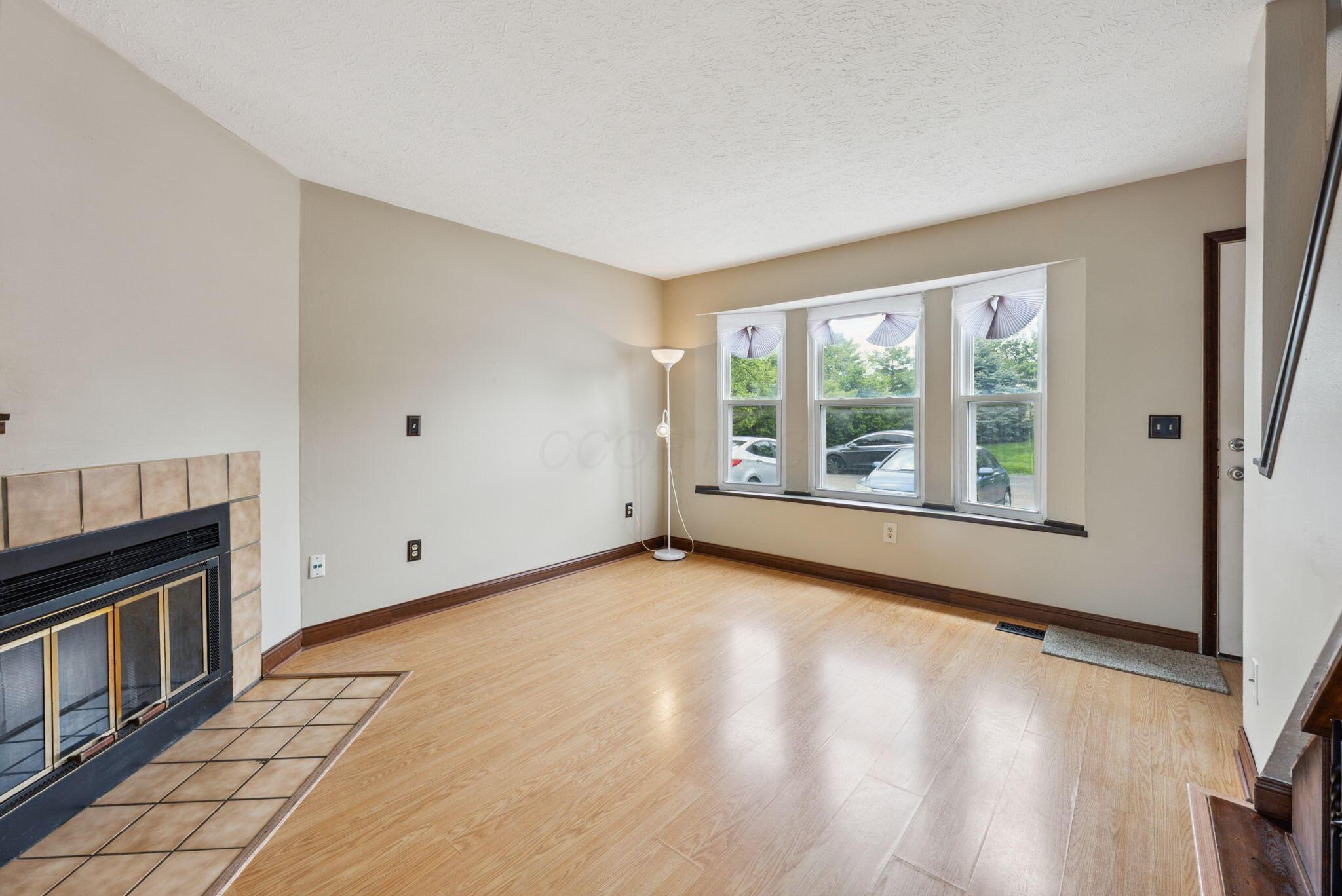 926 Worthington Woods Boulevard #16, Columbus, Ohio image 8