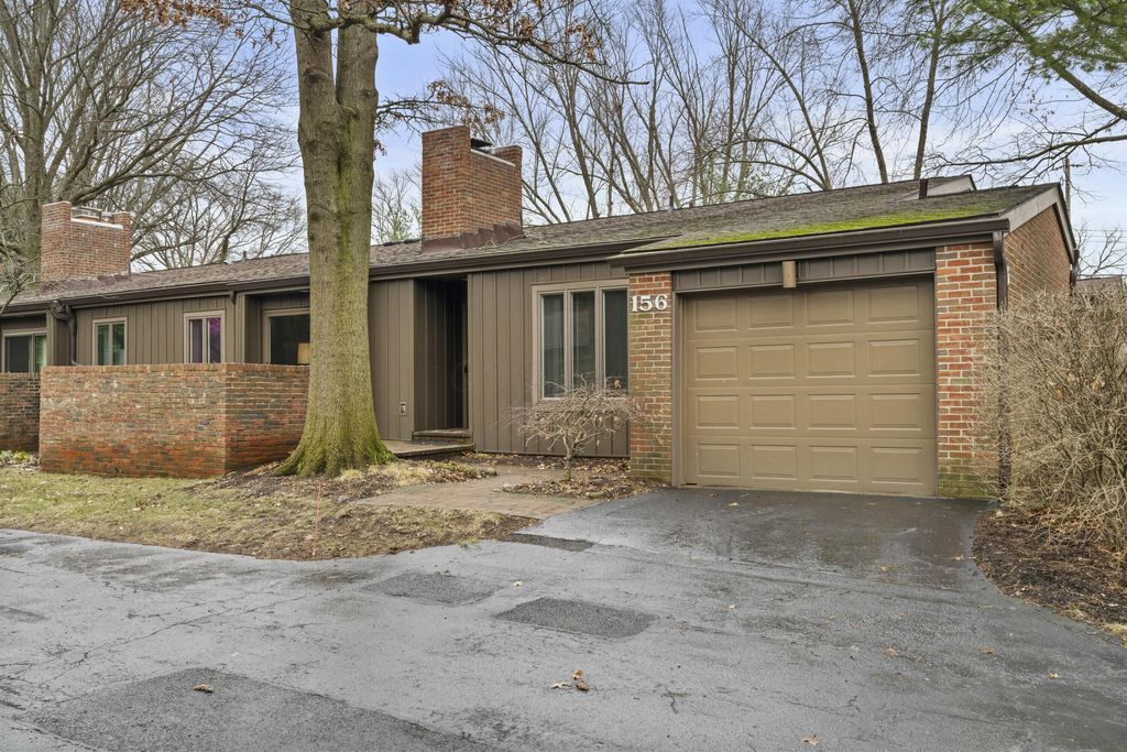 Photo of 156 Glen Circle, Worthington, OH 43085 (MLS # 226005194)