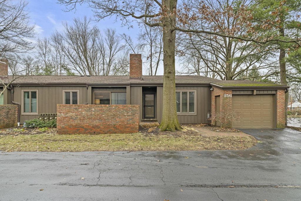 Photo of 156 Glen Circle, Worthington, OH 43085 (MLS # 226005194)