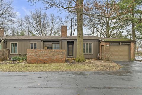 Photo of 156 Glen Circle, Worthington, OH 43085 (MLS # 226005194)