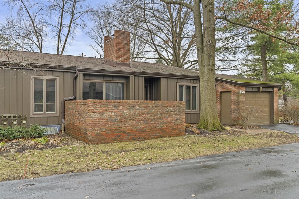 Photo of 156 Glen Circle, Worthington, OH 43085 (MLS # 226005194)