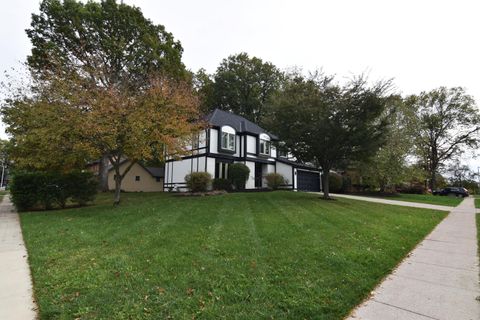 Tiny photo for 990 Venetian Way, Columbus, OH 43230 (MLS # 225040592)