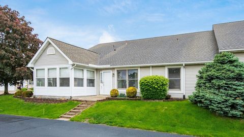 Photo of 977 Hopewell Heights Drive, Heath, OH 43056 (MLS # 226014649)