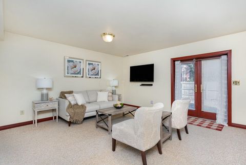 Tiny photo for 136 S Garfield Avenue, Columbus, OH 43205 (MLS # 226000347)