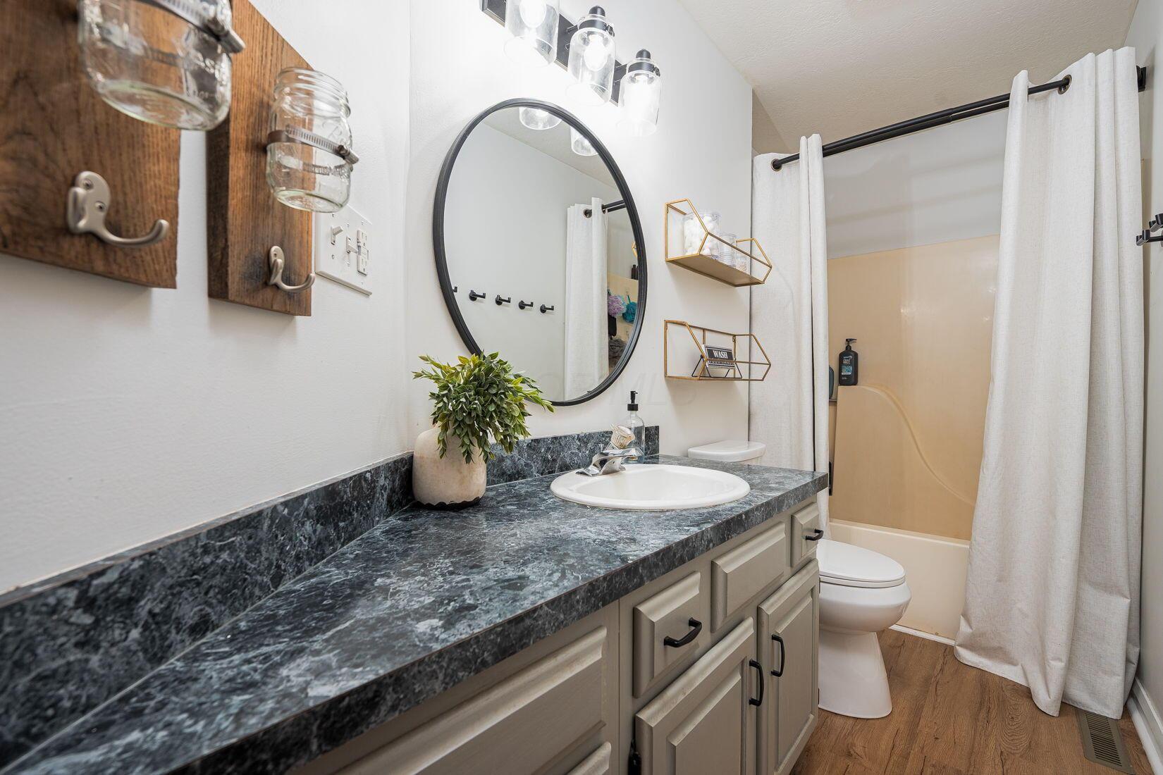 Grove City, Ohio 43123, United States, 4 Bedrooms Bedrooms, ,3 BathroomsBathrooms,Residential,Contingent,161330