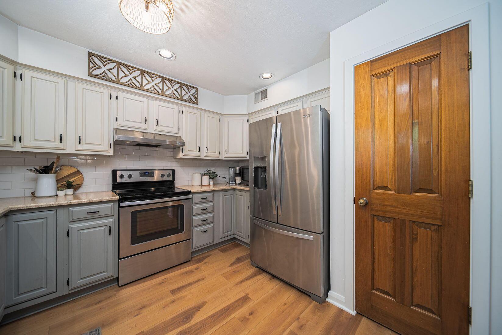 Grove City, Ohio 43123, United States, 4 Bedrooms Bedrooms, ,3 BathroomsBathrooms,Residential,Contingent,161330