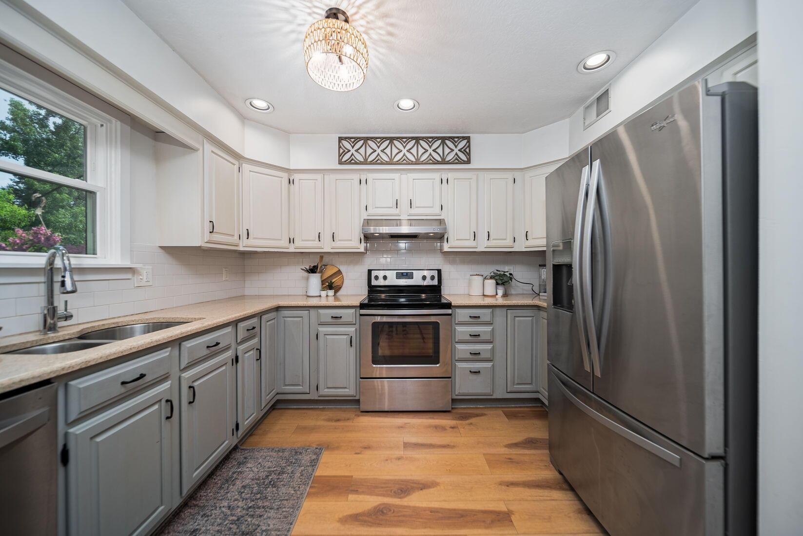 Grove City, Ohio 43123, United States, 4 Bedrooms Bedrooms, ,3 BathroomsBathrooms,Residential,Contingent,161330