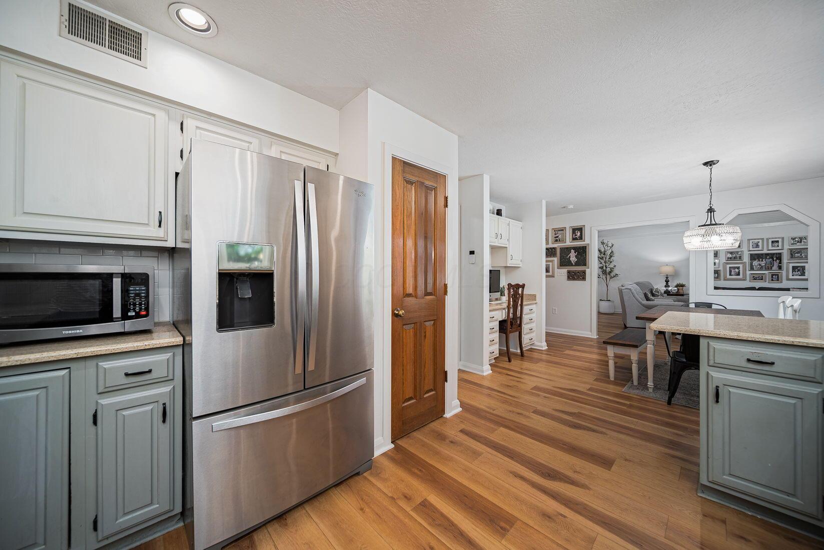 Grove City, Ohio 43123, United States, 4 Bedrooms Bedrooms, ,3 BathroomsBathrooms,Residential,Contingent,161330