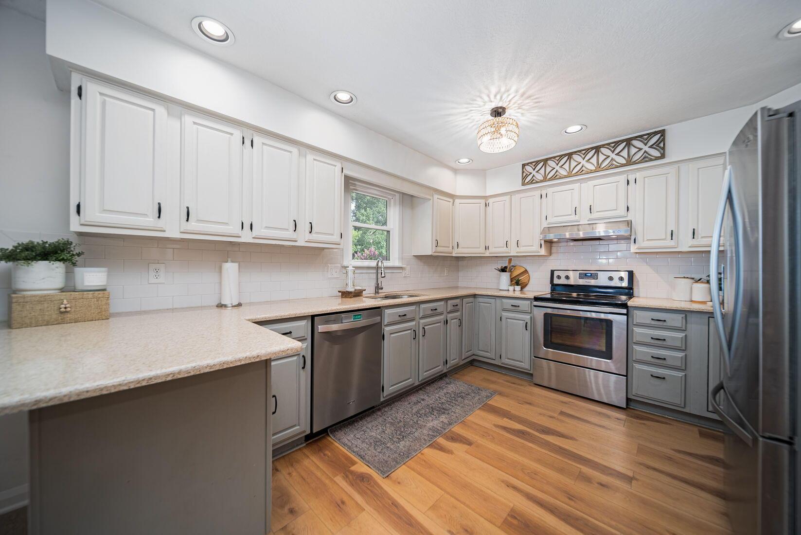 Grove City, Ohio 43123, United States, 4 Bedrooms Bedrooms, ,3 BathroomsBathrooms,Residential,Contingent,161330