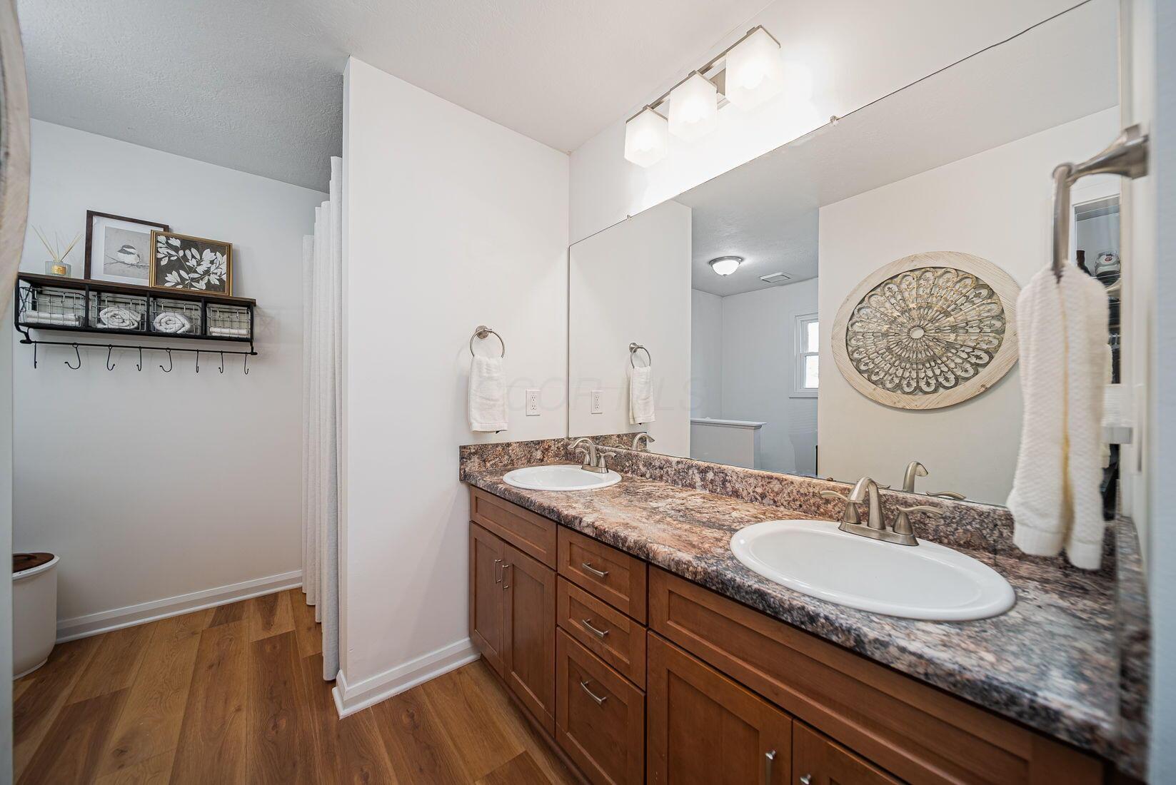 Grove City, Ohio 43123, United States, 4 Bedrooms Bedrooms, ,3 BathroomsBathrooms,Residential,Contingent,161330