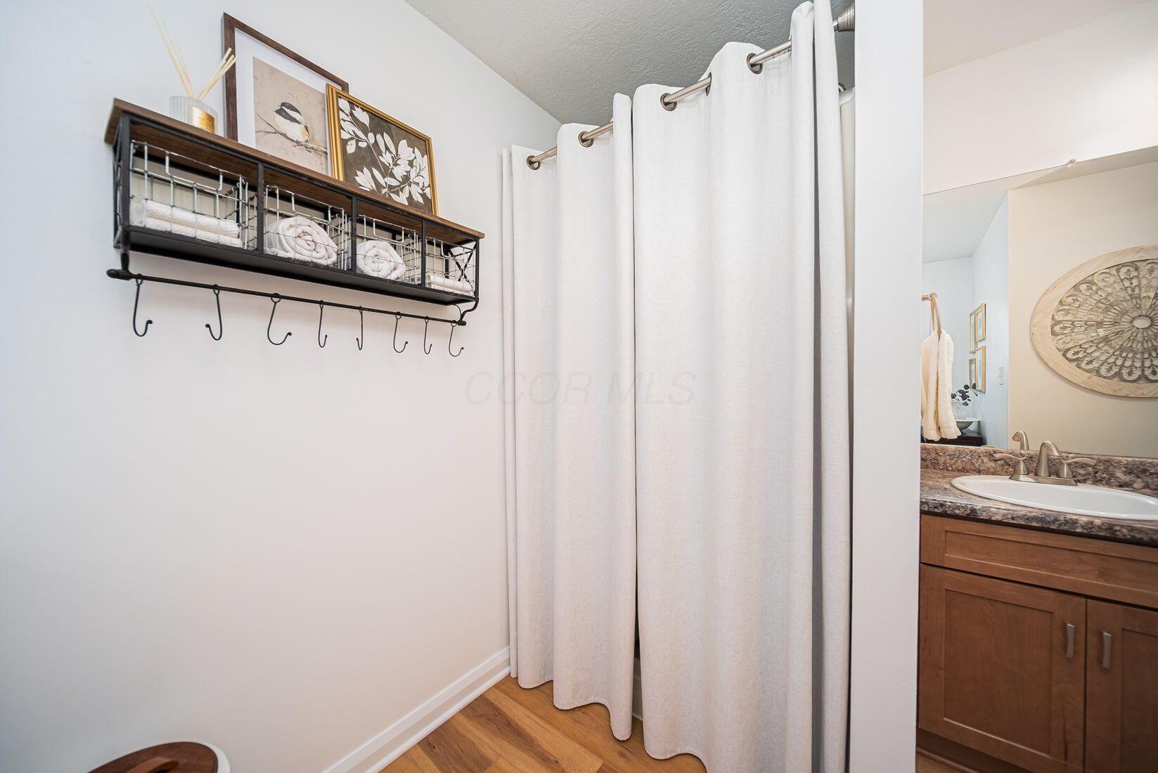 Grove City, Ohio 43123, United States, 4 Bedrooms Bedrooms, ,3 BathroomsBathrooms,Residential,Contingent,161330