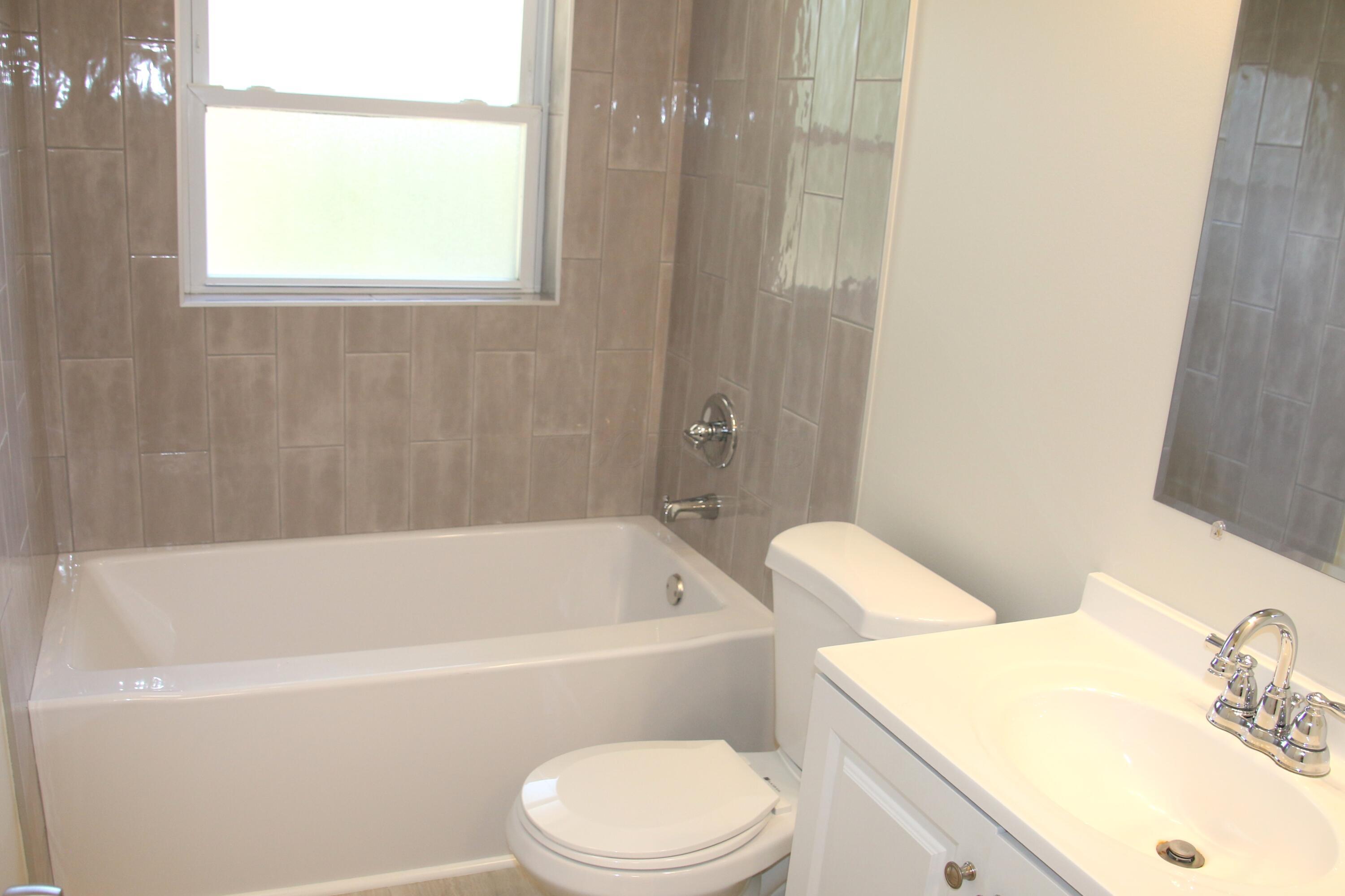 Columbus, Ohio 43220, United States, 2 Bedrooms Bedrooms, ,1 BathroomBathrooms,Residential,Active,97059