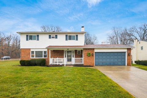 Photo of 62 St Stephens Court, Columbus, OH 43230 (MLS # 226006175)